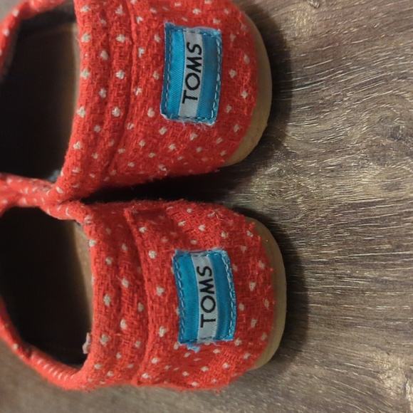 TOMS Red polka dots - size 7.5 - Picture 2 of 2